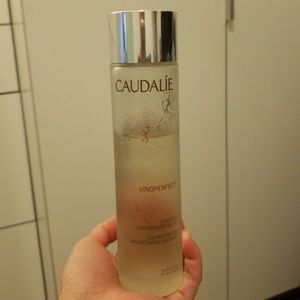 Caudalie Vinoperfect Brigthening Essence